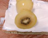 Hình bước làm 6 của món Bánh trà xanh cuộn kiwi - mini roll green tea cake with kiwies 🥝🥝🥝