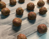 Foto del paso 3 de la receta: Mini albondiguitas de carne con berenjena y cebolla