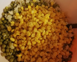 Foto del passaggio 3 della ricetta Insalata di riso vegetariana 🌿🍚