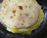 A picture of step 3 of Kolkata Style Egg roll.