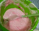 Foto langkah ke 3 dari resep Bolu kukus pink.