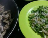 Foto del paso 3 de la receta: Solomillo de cerdo, con pimiento y cebolla