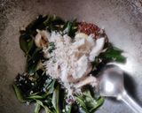 A picture of step 2 of Curry leaves chutney.