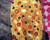 صورة لخطوة 1 من وصفة خبز الفوكاشيا 🍅🧀🌿 بالطماطم والجبن