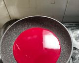 Foto langkah ke 2 dari resep Martabak Lipat Red Velvet Topping Coklat Tabur.