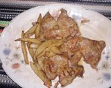 Foto del paso 4 de la receta: Chuletitas de cerdo con panceta ahumada y papas fritas