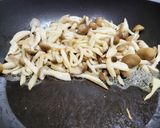 蒜味雙菇(杏鮑菇.鴻喜菇)炒肉絲的食譜步驟4照片