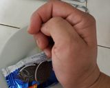 Foto del paso 1 de la receta: Paletas fáciles hechas con galletas oreo y leche