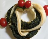 Foto del paso 3 de la receta: Corona Navideña salada, fácil y económica