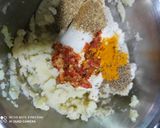 बटाटा पुरी (Batata Puri Recipe In Marathi) रेसिपी स्टेप 3 फोटो 