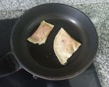 A picture of step 3 of Papad stuffed with paneer in tomato and onion gravy.