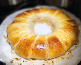 Foto del paso 7 de la receta: Corona de embutidos con Hojaldre congelado