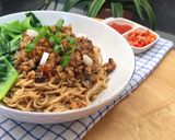 Foto langkah ke 4 dari resep Mie yamin ayam jamur.