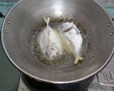 Foto langkah ke 1 dari resep Ikan masak tomat.
