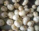 A picture of step 2 of Crunchy chatpata makhana.