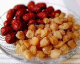 A picture of step 1 of Dried Longan and Red Date Sweet Soup.