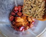 A picture of step 2 of لال چٹنی.