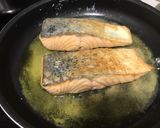 Foto del paso 2 de la receta: Salmón enharinado