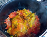 Foto del paso 2 de la receta: Pollo estofado a la moruna con patatas y pasas