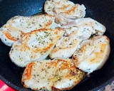 Foto del paso 6 de la receta: Pechuga de pollo a la crema de parmigiano reggiano y espinacas