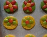 Foto langkah ke 6 dari resep Flower Cookies.
