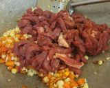 Foto langkah ke 4 dari resep Tumis jagung sapi.