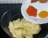 A picture of step 4 of Jaali samosa.
