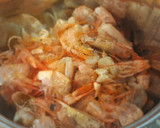 Foto del paso 1 de la receta: Merluza guisada en salsa de langostinos