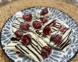 Foto del paso 3 de la receta: Tableta de yogur con frambuesas y chocolate