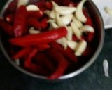 A picture of step 2 of Garlic red chillies ki chuntney.