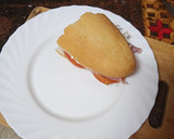 Foto del paso 1 de la receta: Medio bocadillo de escarola, tomate, jamón y queso tierno