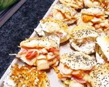 Une image de l'étape 6 de Coquillages feuilletés apéritifs saumon ail et fines herbes et surimi sauce cocktail 😋.