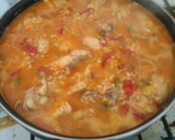 Foto del paso 1 de la receta: Paella de pollo con pimientos verdes, pimientos rojos y cebolla