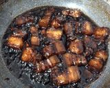 Hình bước làm 4 của món Thịt Ba Rọi Kho Tàu (Hong Shao Rou 红烧肉)