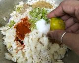 A picture of step 3 of Crispy Puffed Rice and Onion Patties.