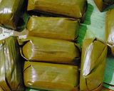 Foto langkah ke 8 dari resep Lontong Jumbo isi Oncom dan Lontong Jumbo isi Sayuran.