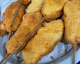 Foto langkah ke 3 dari resep 130- Sate sosis keju/corn dog (yackikuka).