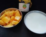A picture of step 1 of Muskmelon Milkshake.