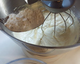 Foto del paso 4 de la receta: Bizcocho con trocitos de dulce de membrillo y chocolate