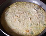 Foto langkah ke 6 dari resep Broccoli Noodle Pizza.