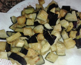 Foto del paso 1 de la receta: Revuelto de berenjenas, patatas y pavo
