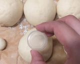 Foto langkah ke 13 dari resep Donat Simpel Tanpa Telur, Tanpa Susu, Takaran Sendok.