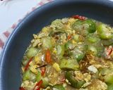 Foto langkah ke 4 dari resep Oseng Oyong Telur.