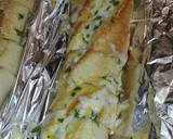 Foto del paso 6 de la receta: Barra rellena de pechuga queso gratinada con ajo perejil y cuatro quesos