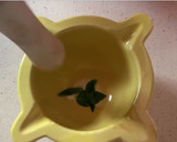 Foto del paso 4 de la receta: Aperitivo de queso y aceitunas negras (con vinagreta de albahaca)