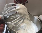 Une image de l'étape 4 de Pavlova aux Fruits rouges.