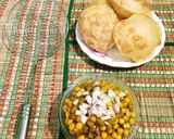 A picture of step 7 of Luchi Ghugni.