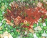 A picture of step 2 of Fry Matar Aloo.