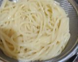A picture of step 3 of White Sauce Spaghetti.