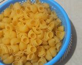 A picture of step 1 of Pasta and Chicken sauce 😋.